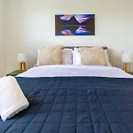 Conveniently Located 2Br Townhouse In West Akl