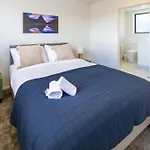 Conveniently Located 2Br Townhouse In West Akl
