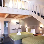 Airport Manor Inn