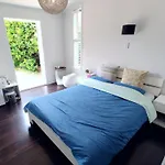 Separate Entry Guest Room With Private Bathroom In Forrest Hill
