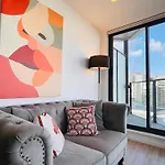 Cbd High-Rise Beautiful View Apartment