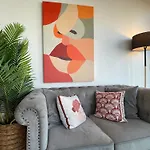 Cbd High-Rise Beautiful View Apartment