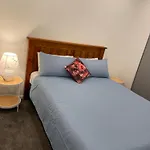 5 Bedroom House At The Heart Of Auckland Airport