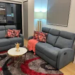 5 Bedroom House At The Heart Of Auckland Airport