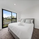 West Harbour Modern 4-Bedroom Retreat