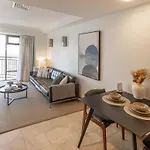 City Retreat W. Modern Comforts