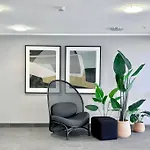 2Beds Apartment In City Fringe