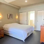 Seaview Waterfront Hotel Apt