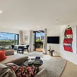 Beautiful Parnell Home With Seaviews