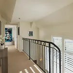 Beautiful Parnell Home With Seaviews