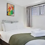 City Escape Apt With Views, Pool - Gym