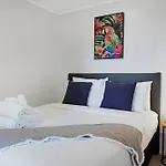 City Escape Apt With Views, Pool - Gym
