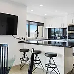 Awesome Designer 3Br Apt In The Heart Of Manukau