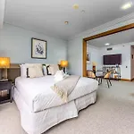 Heart Of Auckland 1Br Gem With Pool And Gym Access