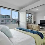 1Br Near Viaduct And Queen St