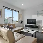 1Br Near Viaduct And Queen St