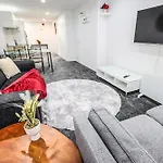 2Br Newly Renovated Apartment W Free Parking