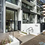Stunning Architecturally Designed Studio In Cbd - Pool Gym Sauna