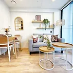 Serene Cityscape 1B Apt Near Skytower Vs Gym Pool Sauna