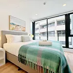 Lush City Escape - Fresh 1B Studio Near Skytower Pool Gym Saunasauna