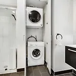 Inner City Apartment Near Skytower-Pool Gym Sauna