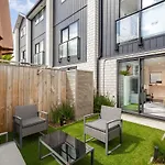 Modern 2Br Townhouse Close To Aucklands Best