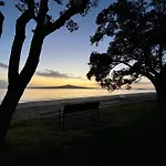 Studio Stay Narrow Neck Beach