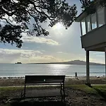Studio Stay Narrow Neck Beach