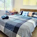 Nestled In The Woods Out West - Private Queen Bed And Bath