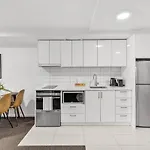 2Br Apt With Balcony & Parking In Prime Spot