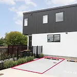 4 Bedrooms Retreat With Netflix With Prime Location