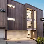 Beach Bliss-Modern Luxury Holiday Home At Kohimarama
