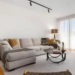 Upscale Abode In Prime Location - Free Parking