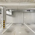 Upscale Abode In Prime Location - Free Parking