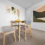 Epsom Luxury L Newly Built L Amazing 2Bed Apt
