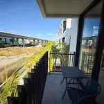 Epsom Retreat 2B With Balcony Free Parking
