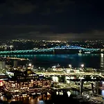 Gorgeous Seaview And Harbour View 2 Bedroom Apartment