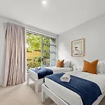 Westmere Wonder L Gorgeous 3 Bed Home Inc View