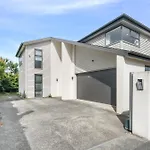 Family Spacious Takapuna Home Parking Netflix