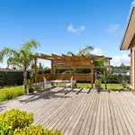 Elevated Family Sized Guest-House With Beautiful Views
