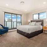 Central Manukau Hideaway