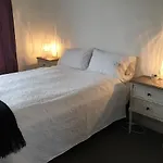 Spacious Sunny Seaview Apartment