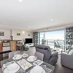 Princes Wharf Waterfront - Comfortable Luxury