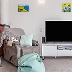Princes Wharf Waterfront - Comfortable Luxury