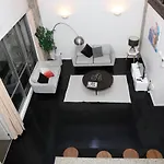 Gorgeous Five Bed Apartment In Auckland City!