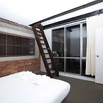 Gorgeous Five Bed Apartment In Auckland City!