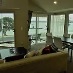 Bucklands Beach Waterfront Motel