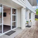 Sunny Side Getaway With Parking And Aircon