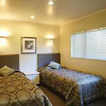 Cornwall Park Motor Inn