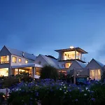 The Boatshed Seaside Boutique Hotel